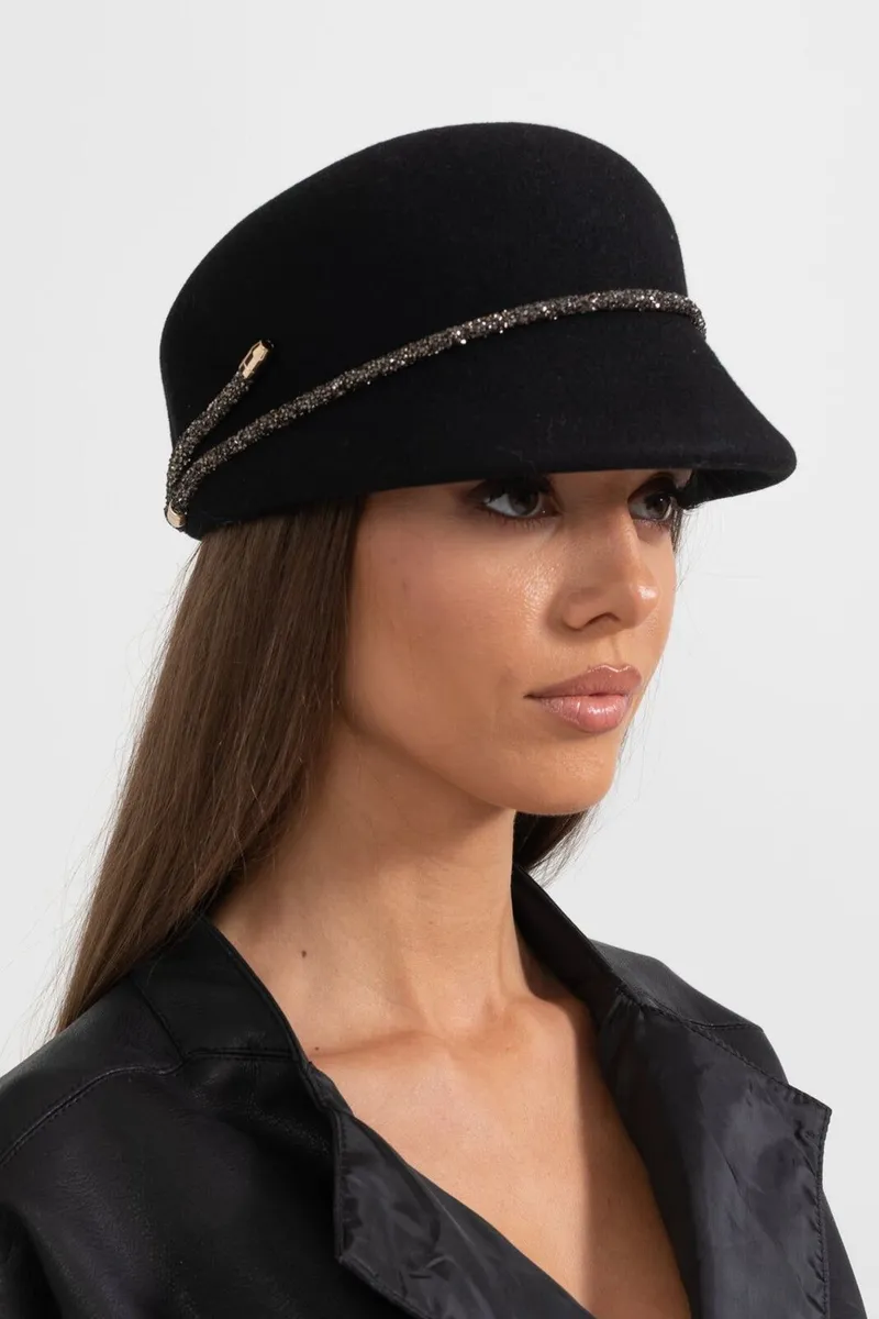 Womens hat - Image 1