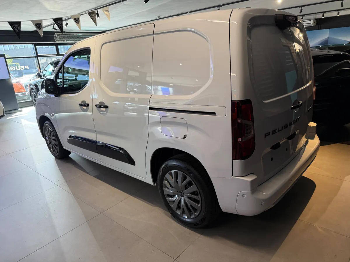 2026 Peugeot Partner Professional Premium - Image 4