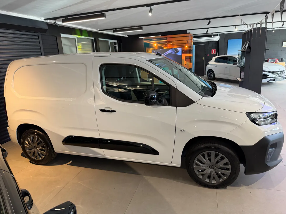 2026 Peugeot Partner Professional Premium - Image 3