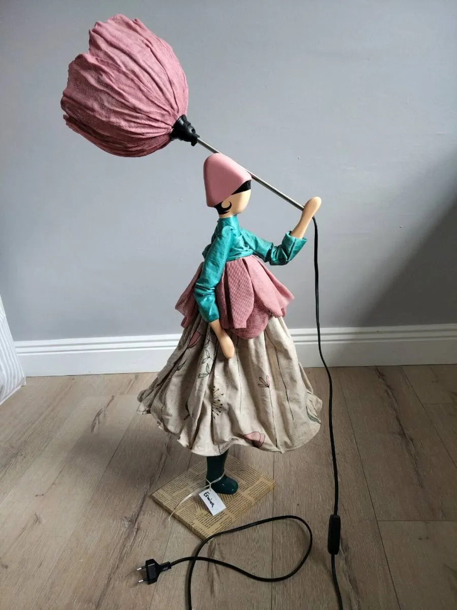 Lady with umbrella lamp