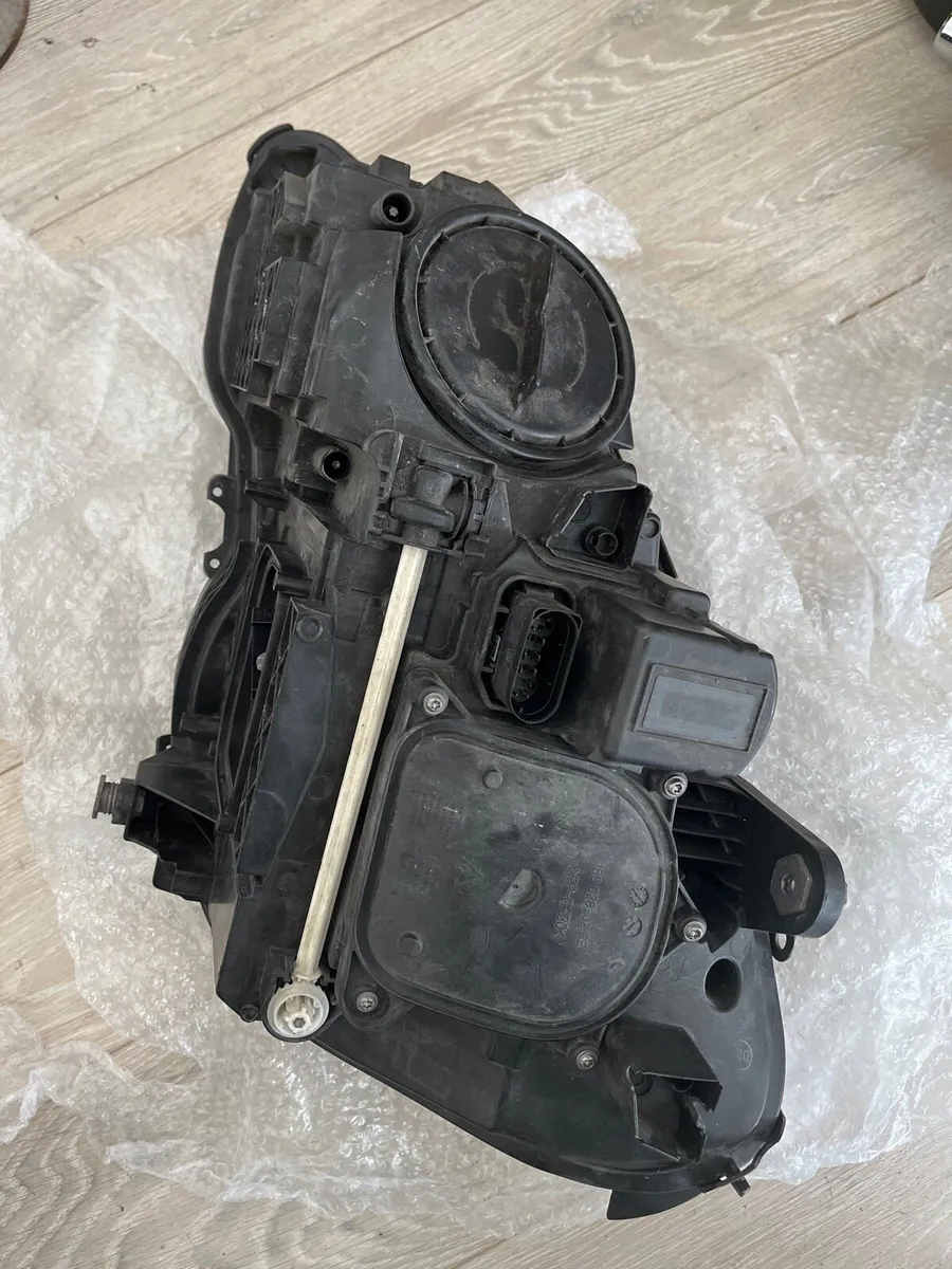 Mercedes W212 Drivers Headlight - Image 2