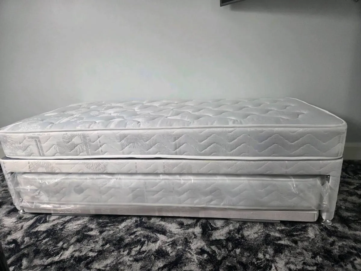 Pull out bed - Image 1