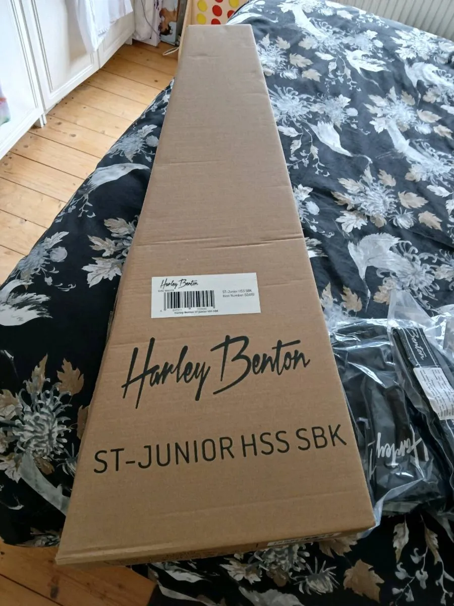 Harley Benton Junior Guitar and accessories - Image 3