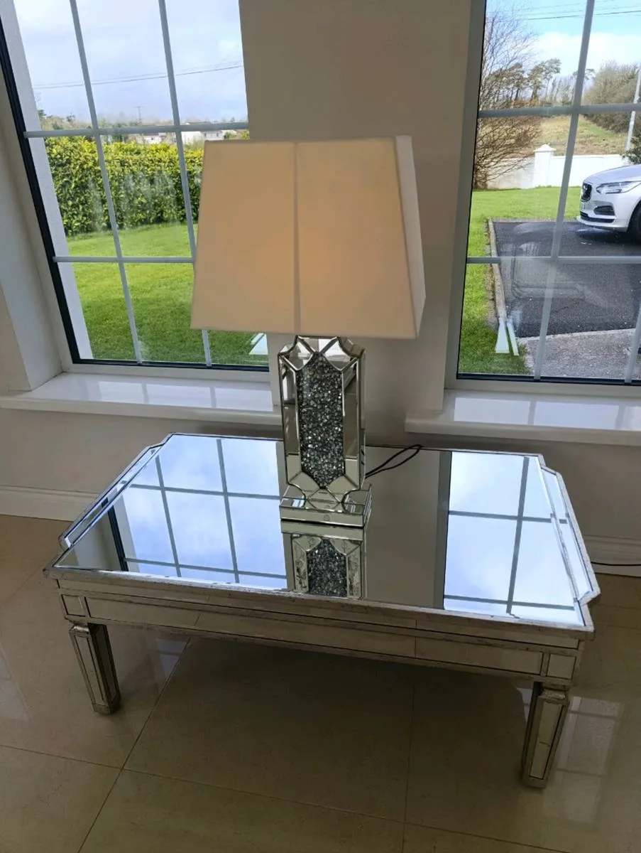 Coffee Table/Lamp - Image 1