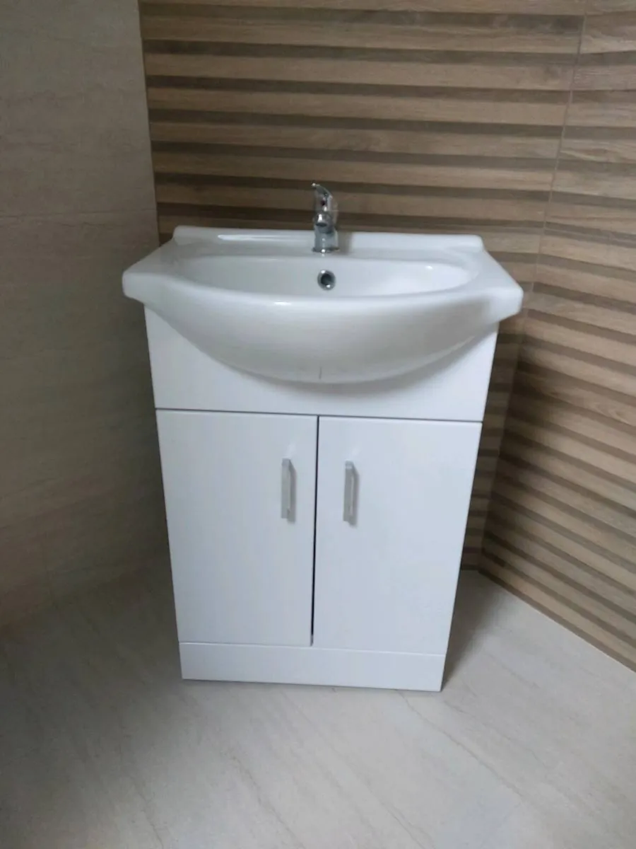 Bathroom vanity - Image 2