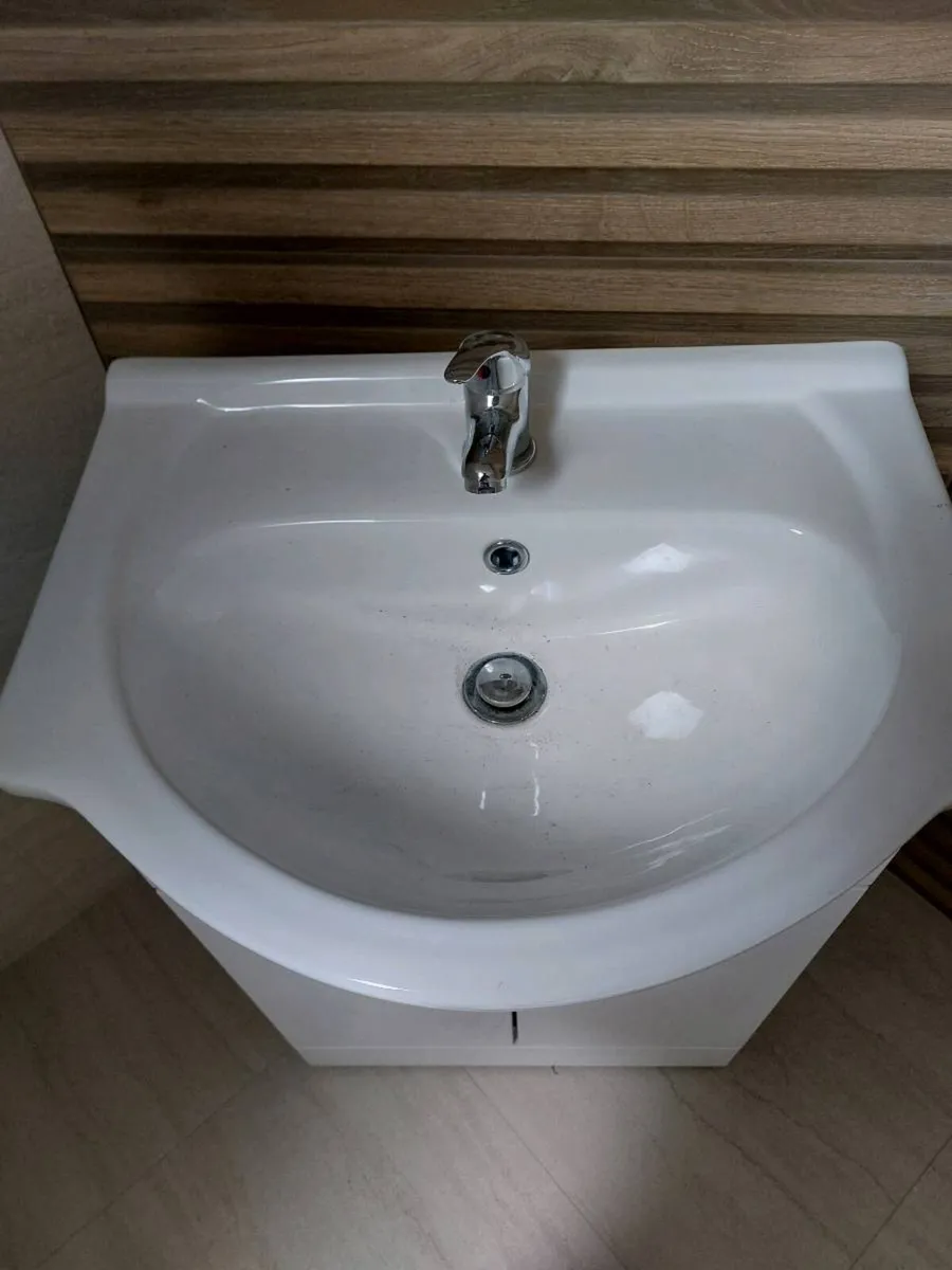 Bathroom vanity - Image 3