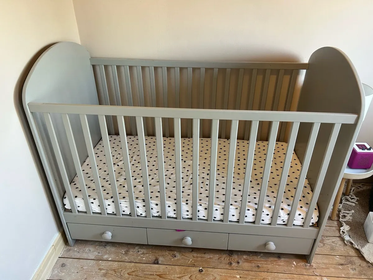 Adjustable height baby cot - Image 2