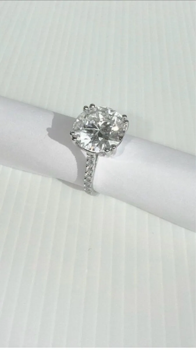 6 Carat Diamond Ring 18k White Gold - Image 1