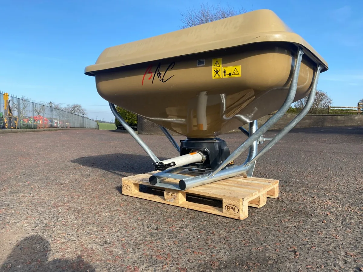 BMC 1200 Wagtail Fertiliser Spreader - Image 2