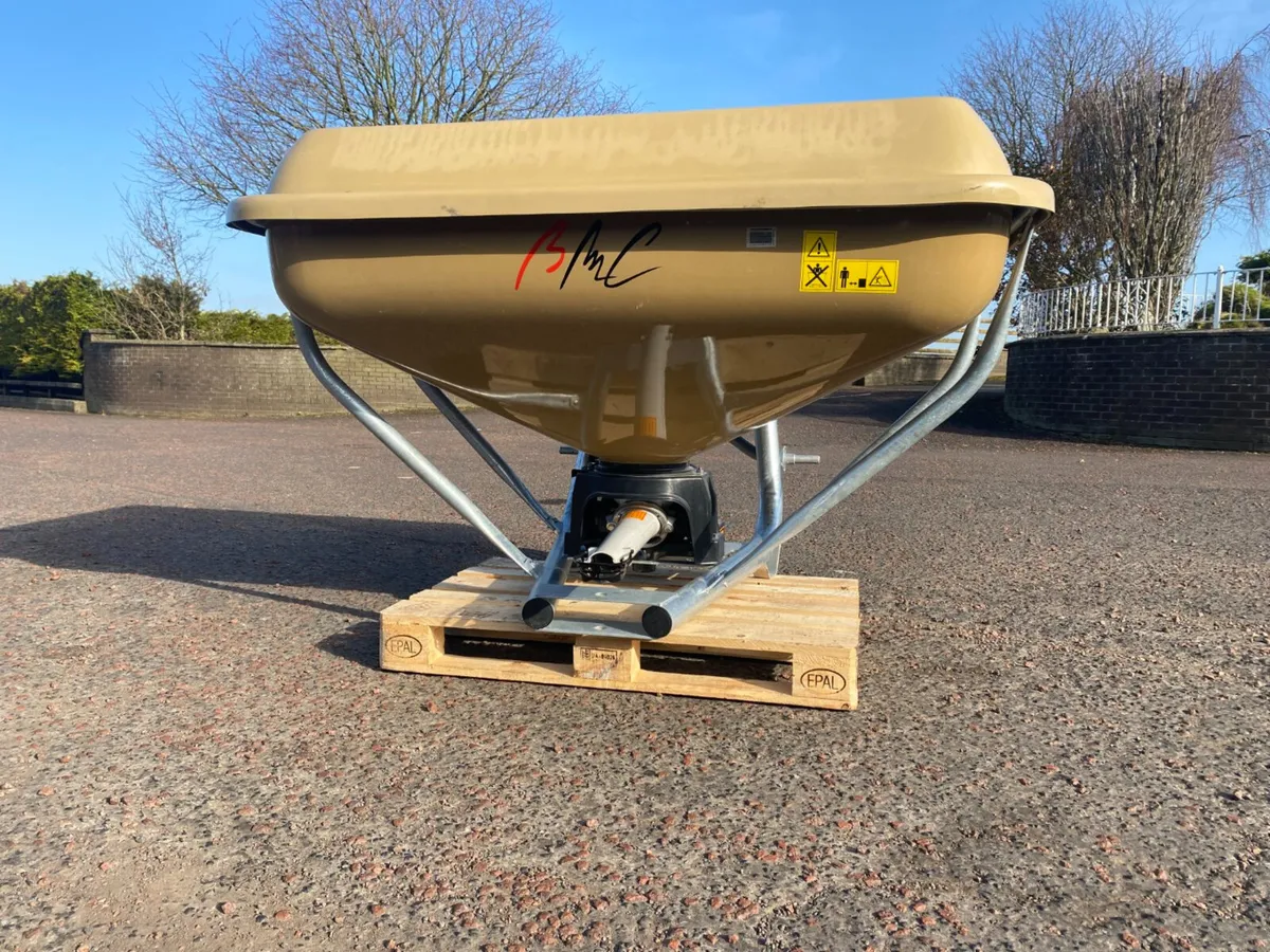 BMC 1200 Wagtail Fertiliser Spreader - Image 1