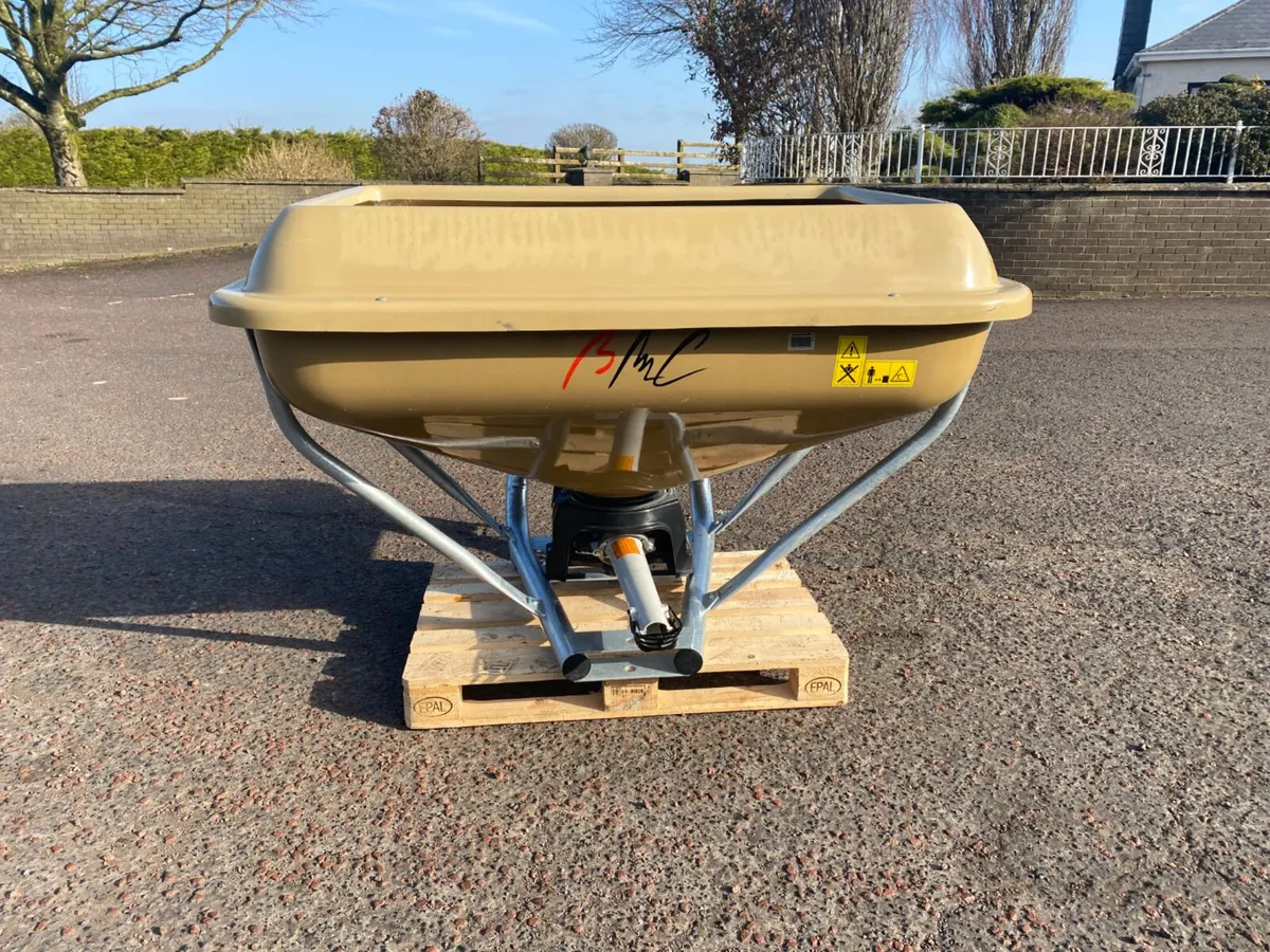 BMC 1200 Wagtail Fertiliser Spreader - Image 3