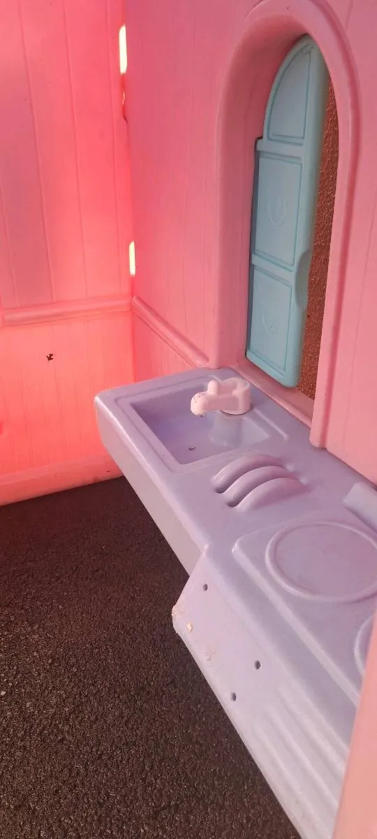 Little tikes playhouse - Image 2