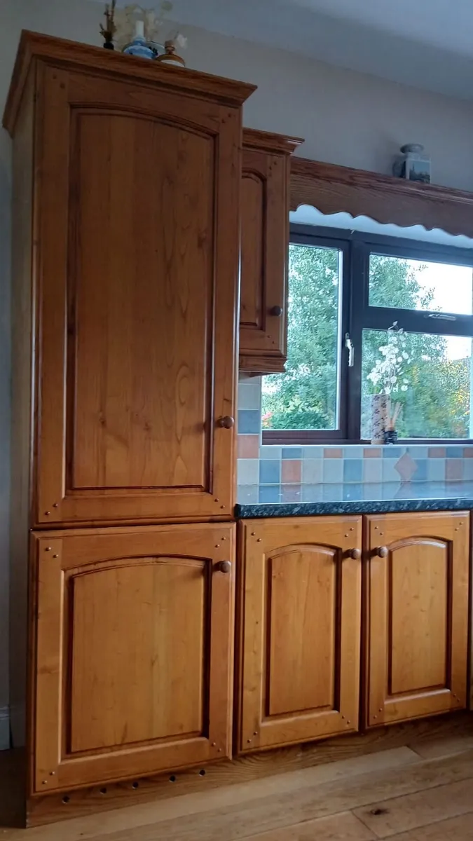 Kitchen units - Image 1