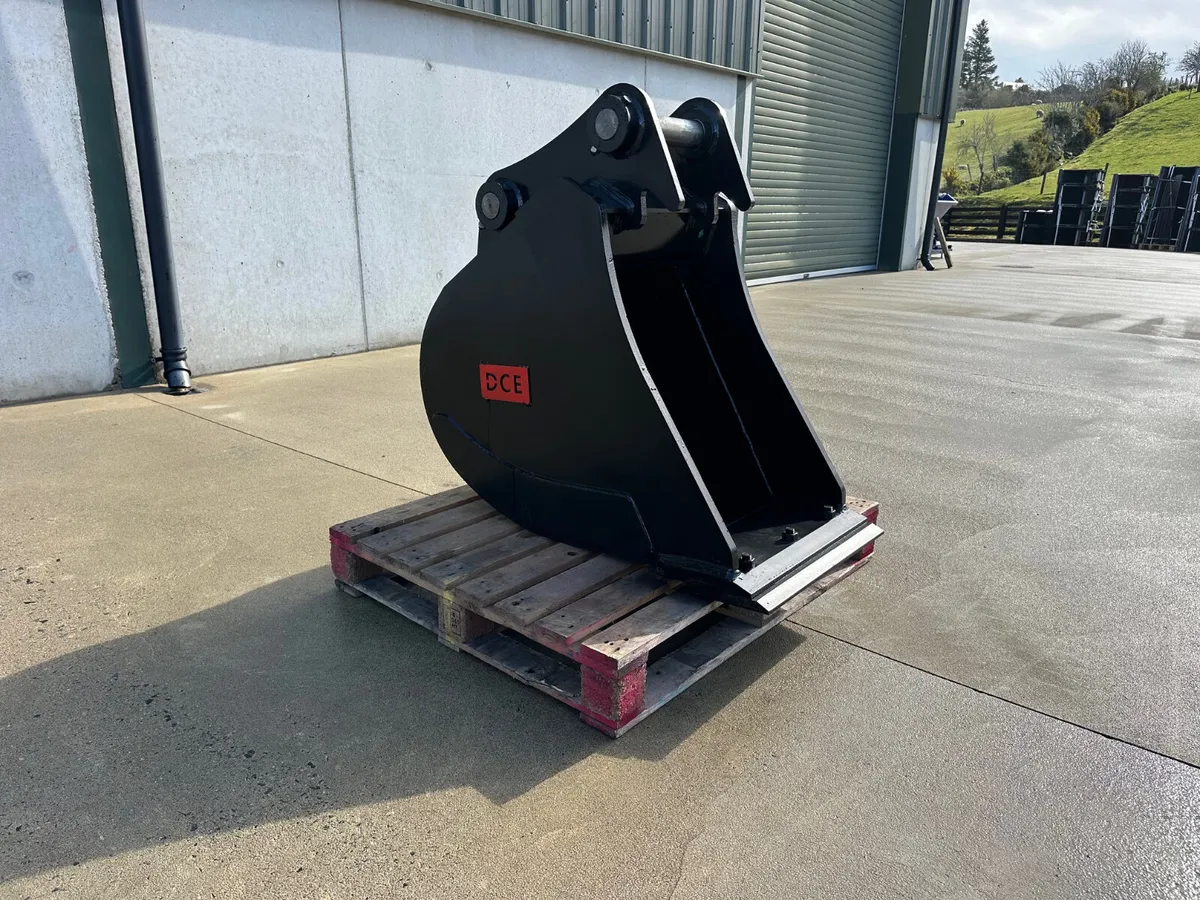 New DCE 13 Ton 24" Gummy Bucket, 65mm Pins, Blade - Image 3