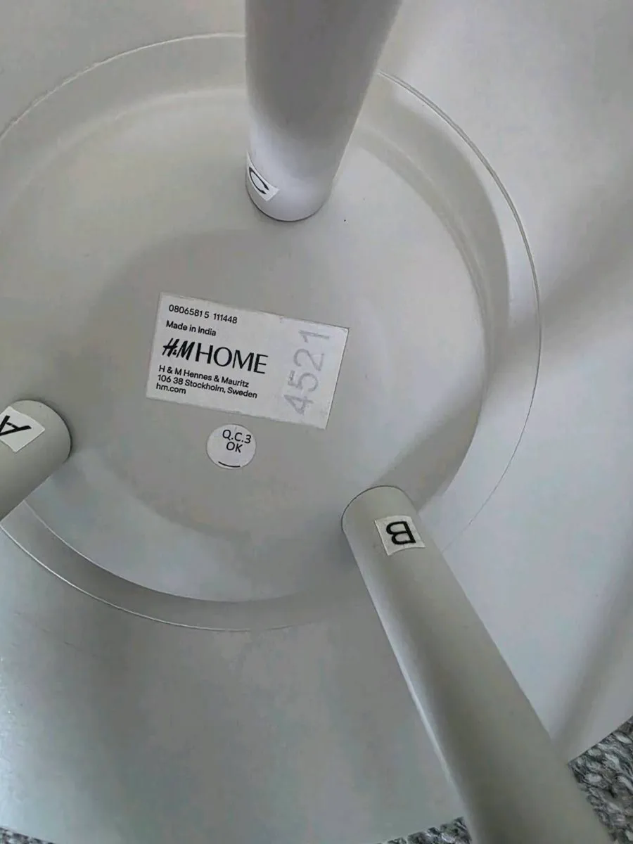 Metal side teble & Plant - Image 4