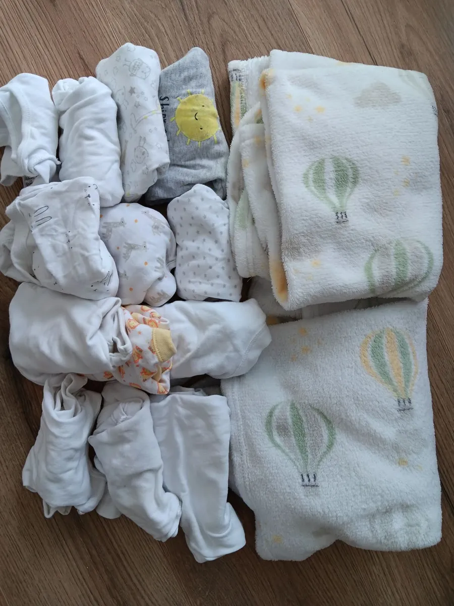 Newborn babygro, vests, blankets neutral - Image 2