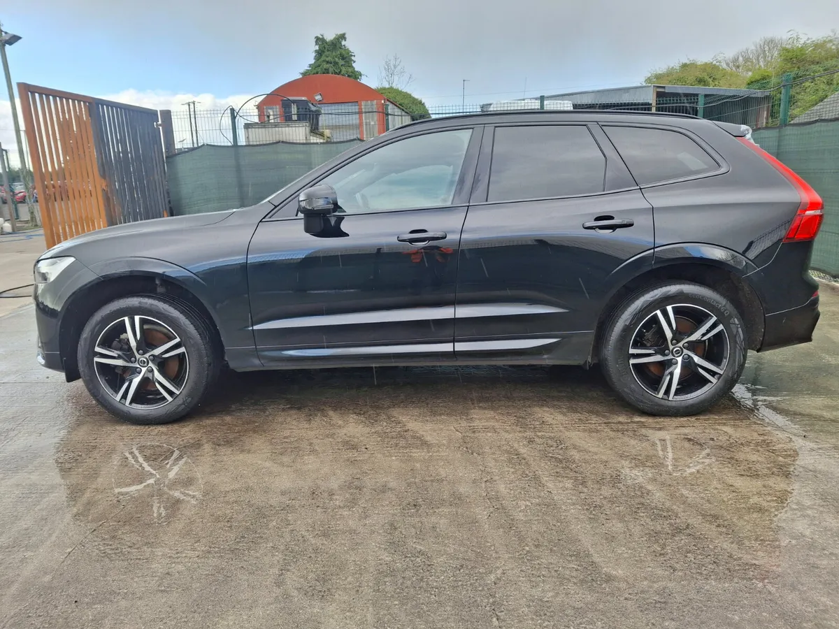212 Volvo XC60  B4 R Design  Automatic - Image 2