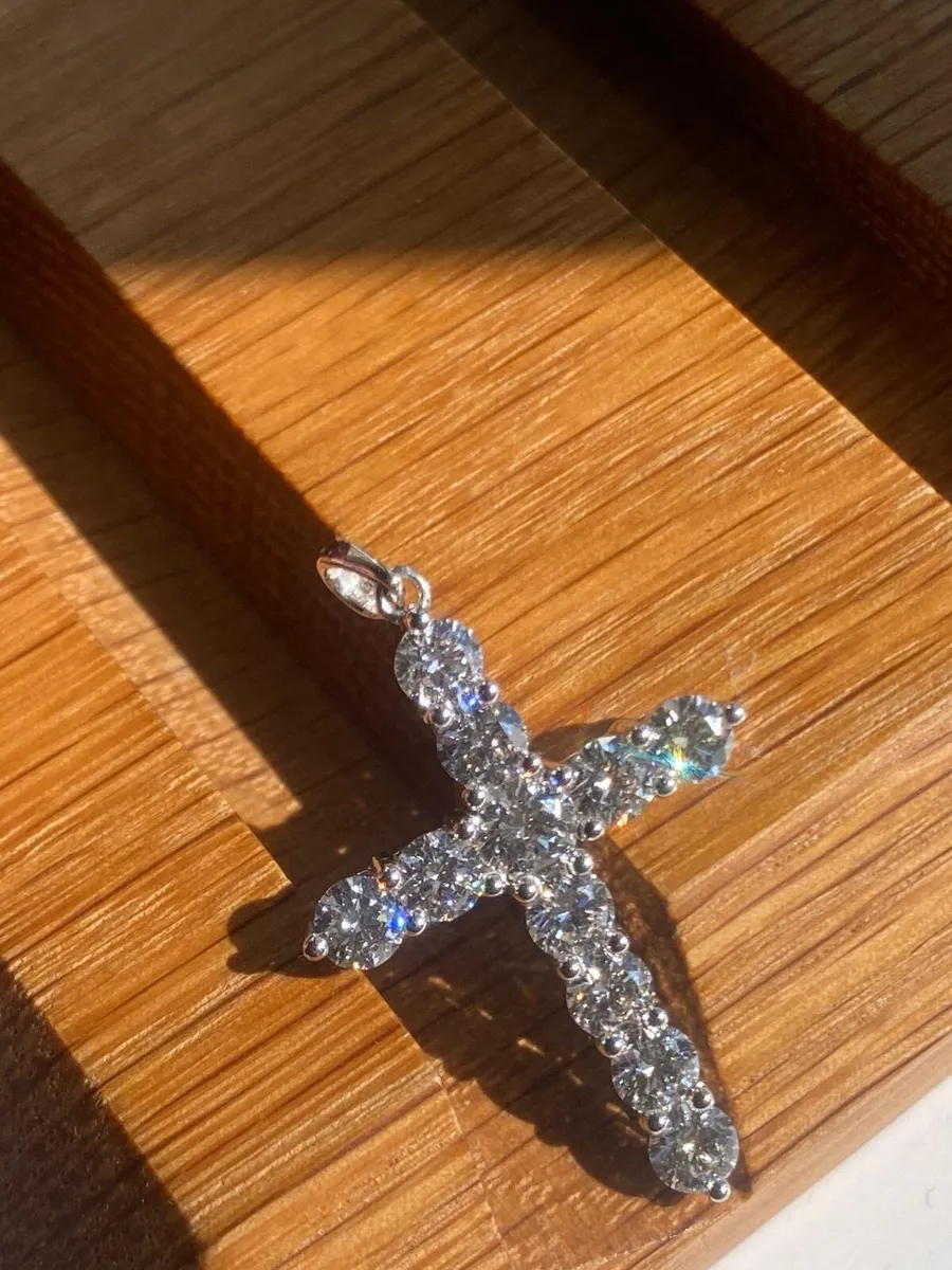 18k white Gold Lab Diamond Cross - Image 2