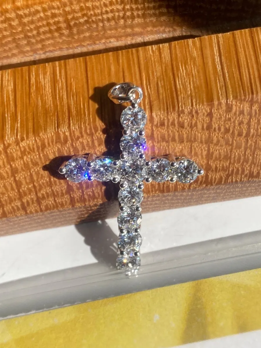 18k white Gold Lab Diamond Cross - Image 1