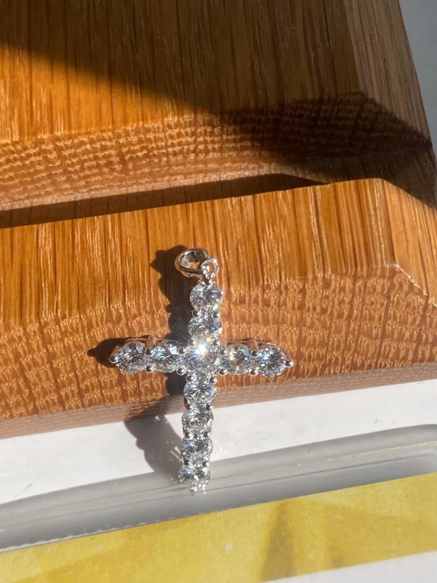 18k white Gold Lab Diamond Cross - Image 3