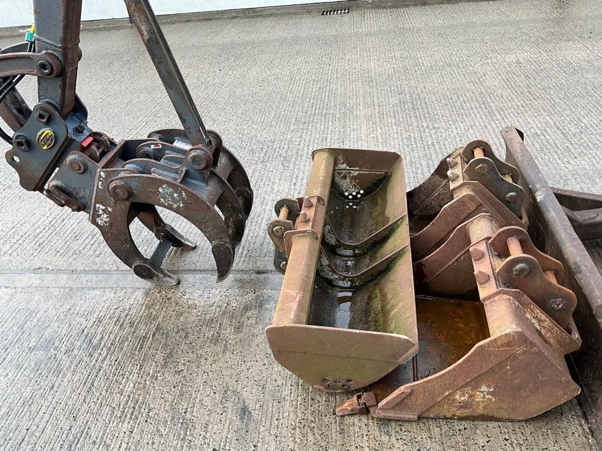 VOLVO ECR38 3.3 TON MINI DIGGER - Image 4