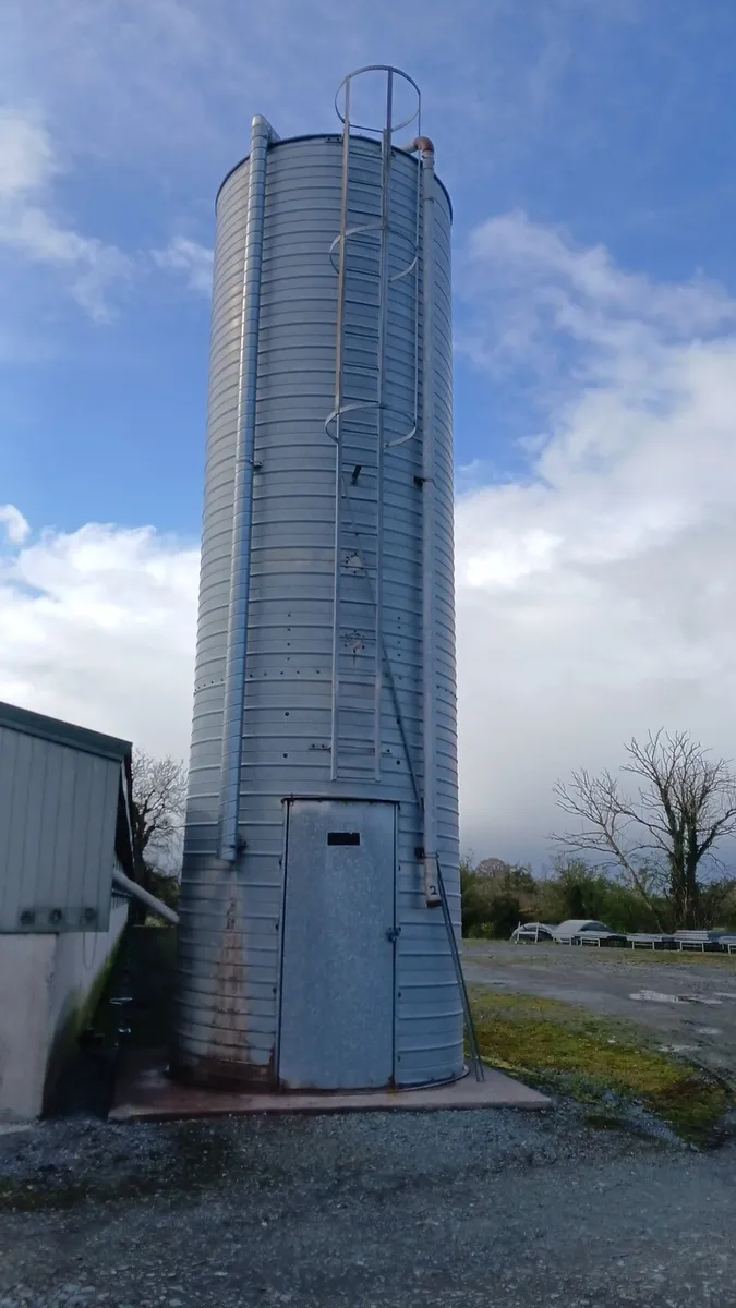 McAree meal bins - Image 1