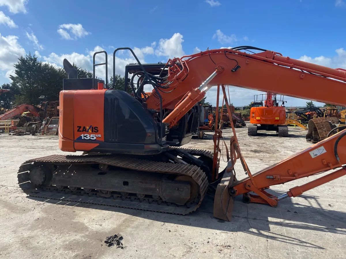 Hitachi ZX135US-6 Dismantling - Image 4