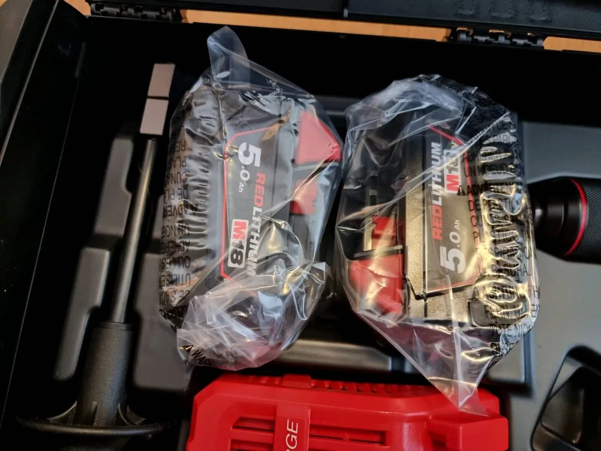 Milwaukee M18FPD3 Fuel Gen4 Combi Drill Kit - Image 2