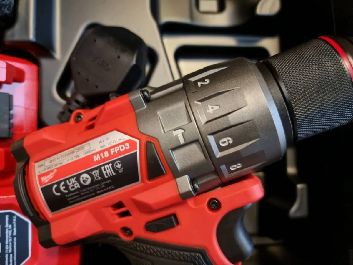 Milwaukee M18FPD3 Fuel Gen4 Combi Drill Kit - Image 3