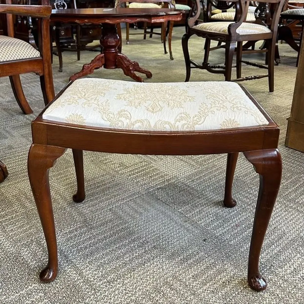 Mahogany concaved dressing / piano stool