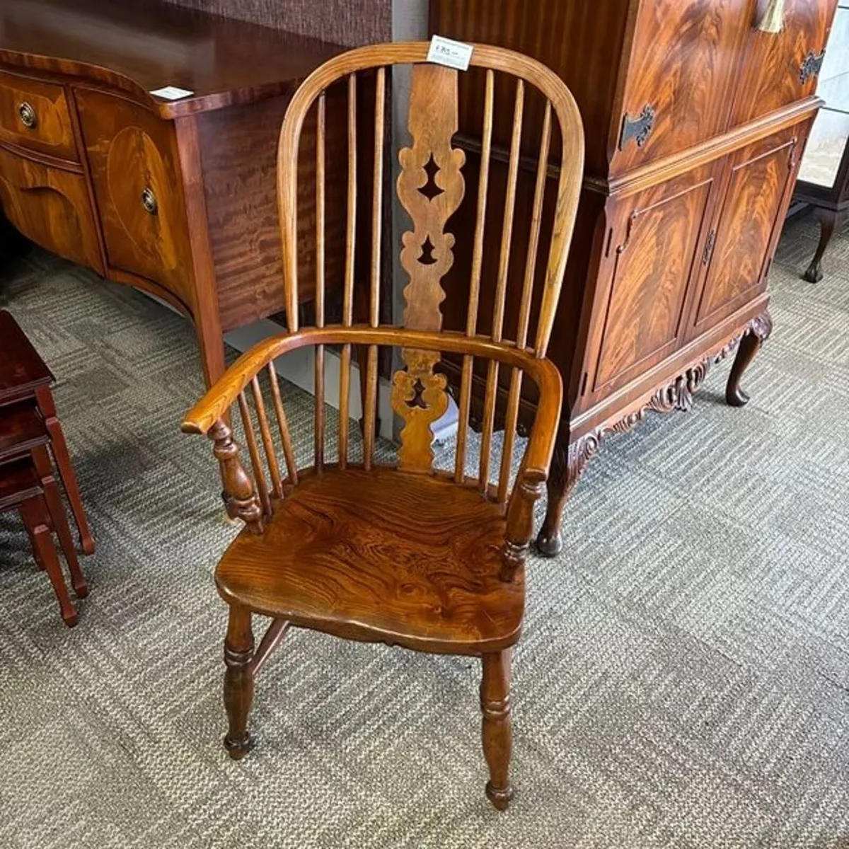 An elm wood Windsor chair. Arched top rail above a