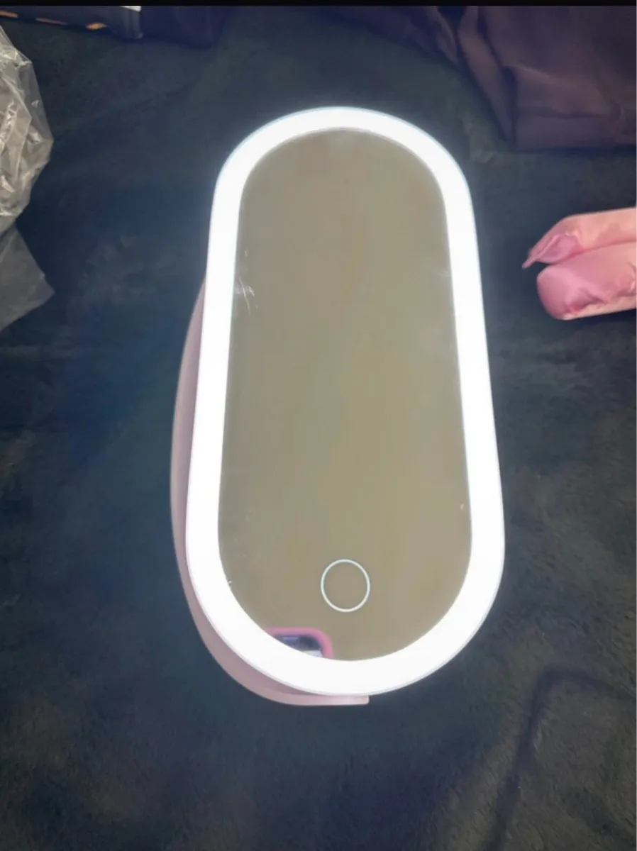 Makeup led mirrors with carrion basket - Image 1