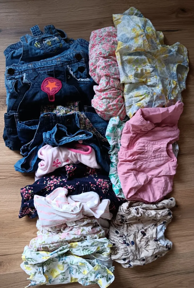 0- 3 months tops and bottoms girl - Image 1