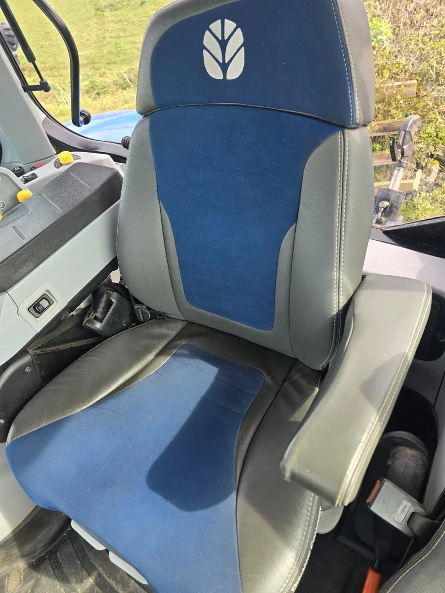New Holland T7.230 - Image 4