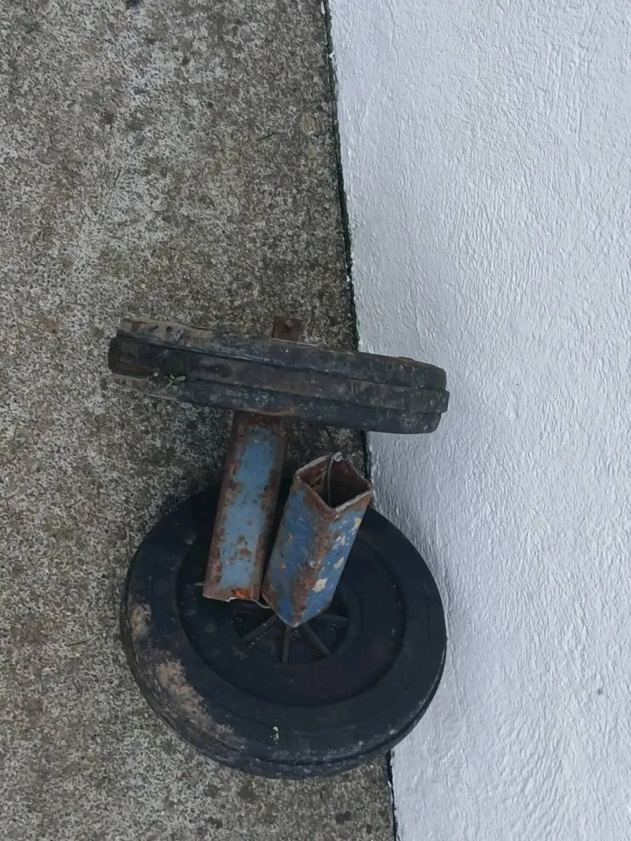 Wheels & Hubs to suit cement mixer - Image 2