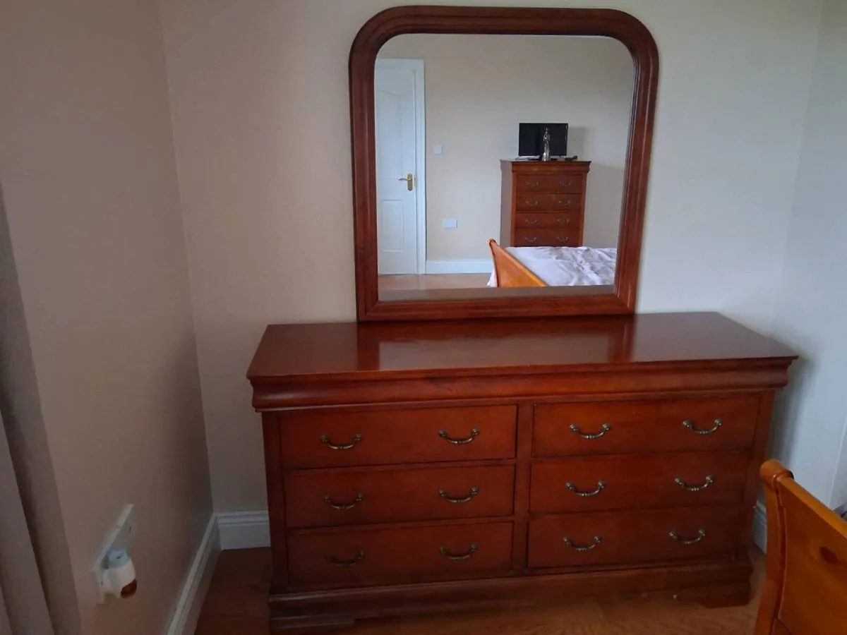 Louis Phillippe Mahogany Bedroom Furniture - Image 4