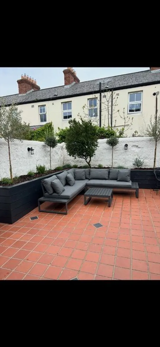 garden seating corner with coffee table - Image 2