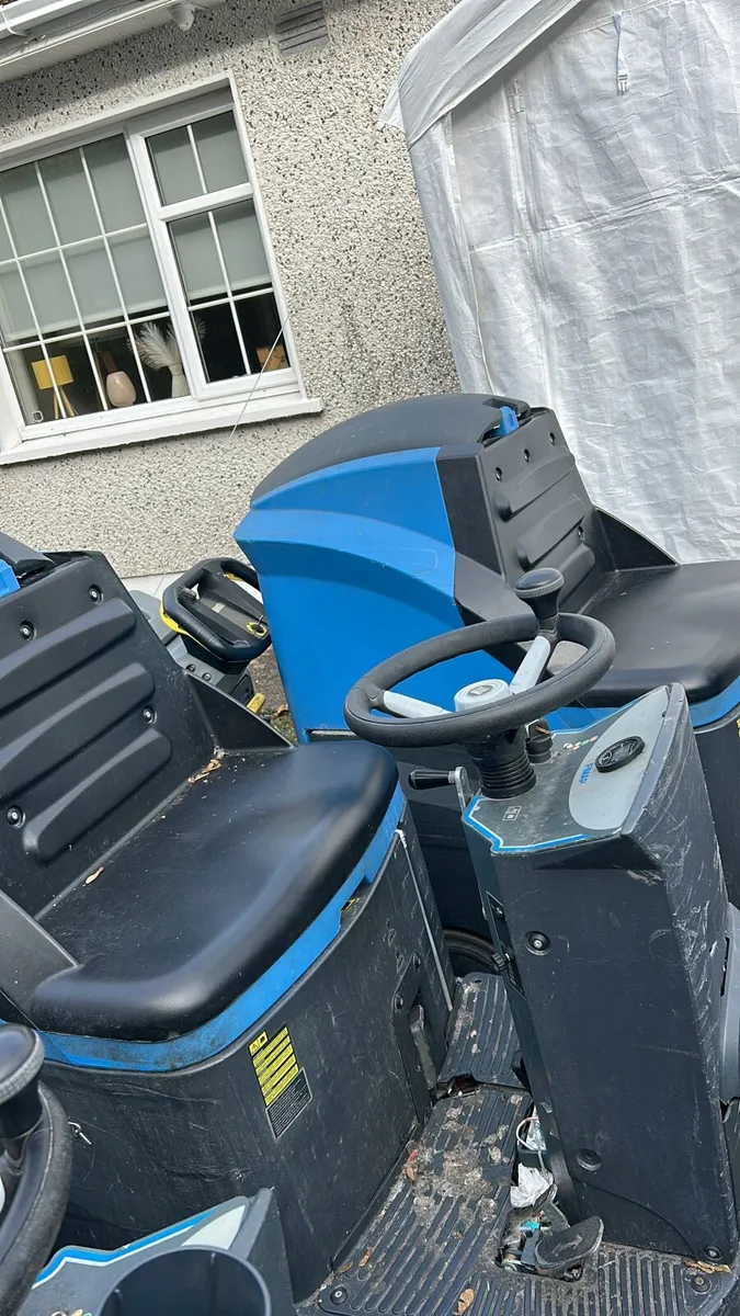 Floor scrubber dryer floor cleaner - Image 3