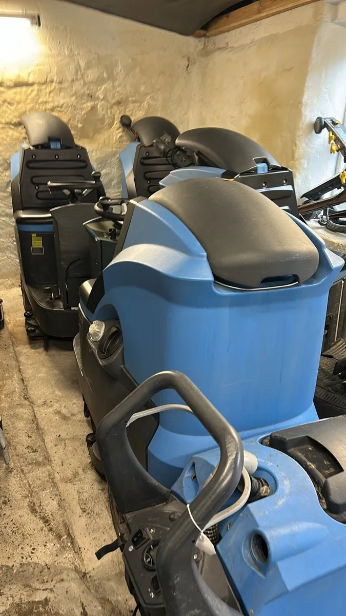 Floor scrubber dryer floor cleaner - Image 1