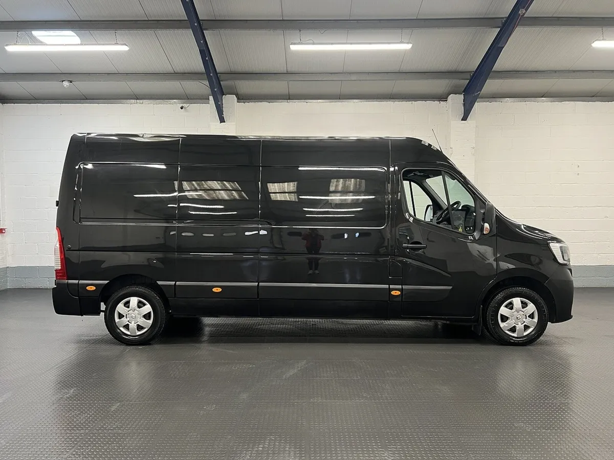2023 Renault Master Panel Van - Image 1
