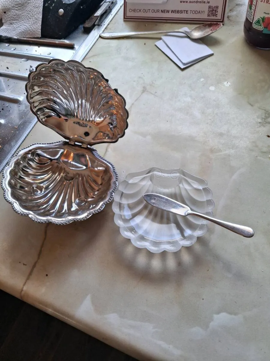 Silver plate shell butter dish - Image 3