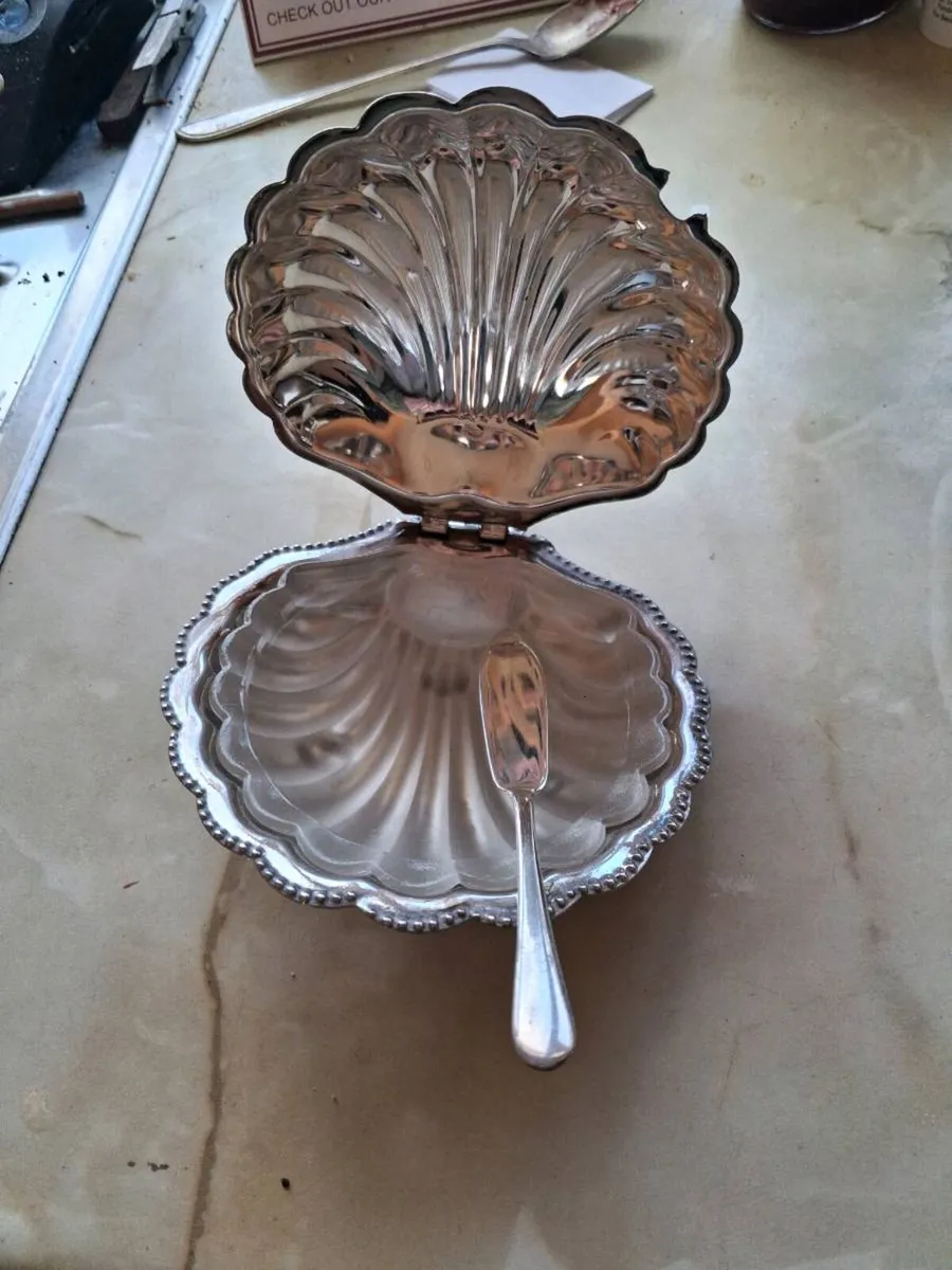 Silver plate shell butter dish - Image 2