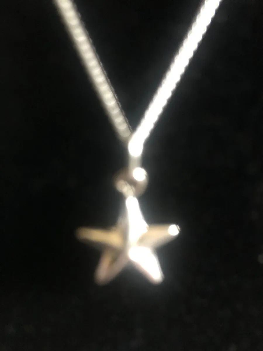 Sterling silver star necklace with 18" chain - Image 3