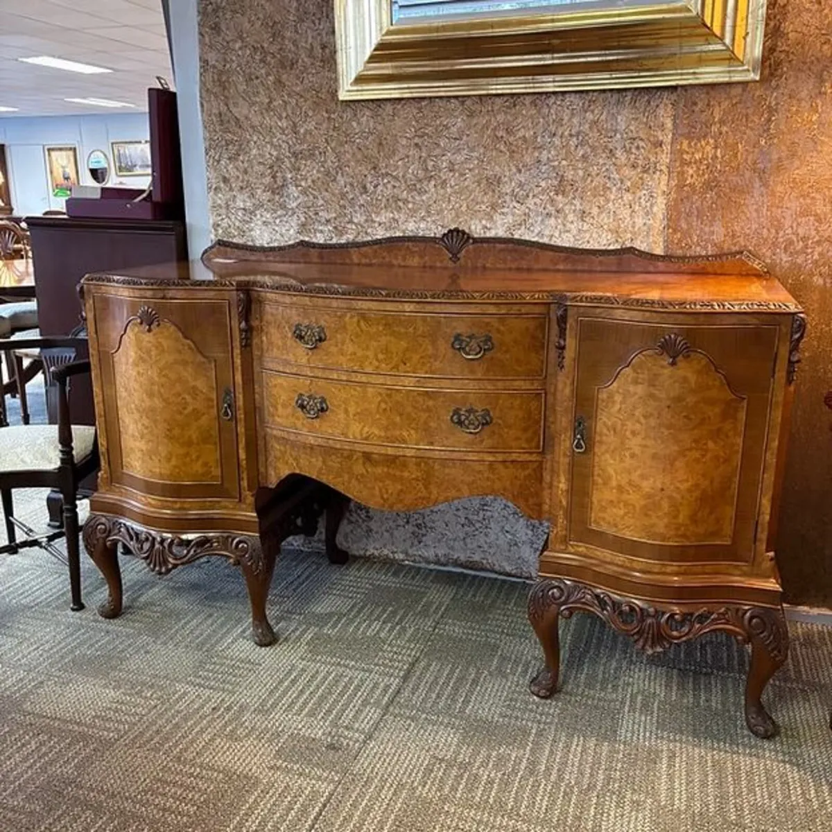 Beautiful Queen Anne concaved walnut ornated sideb