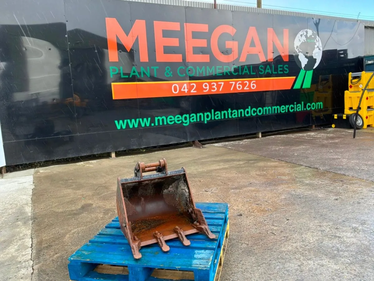 24" JCB DIGGING BUCKET.35mm PINS.........594v. - Image 1