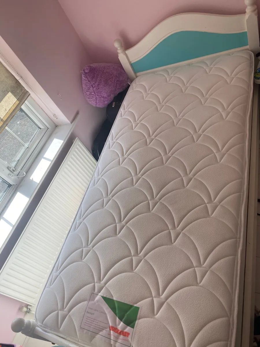 Single bed - Image 2