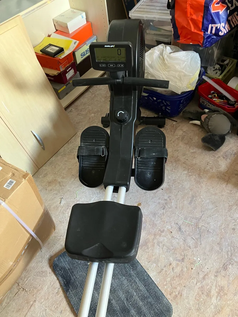 Rowing machine - Image 1