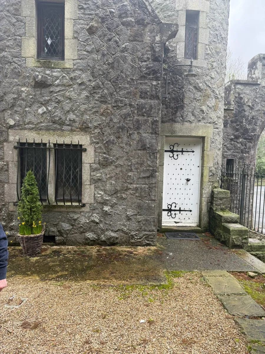 Gate house - Image 3