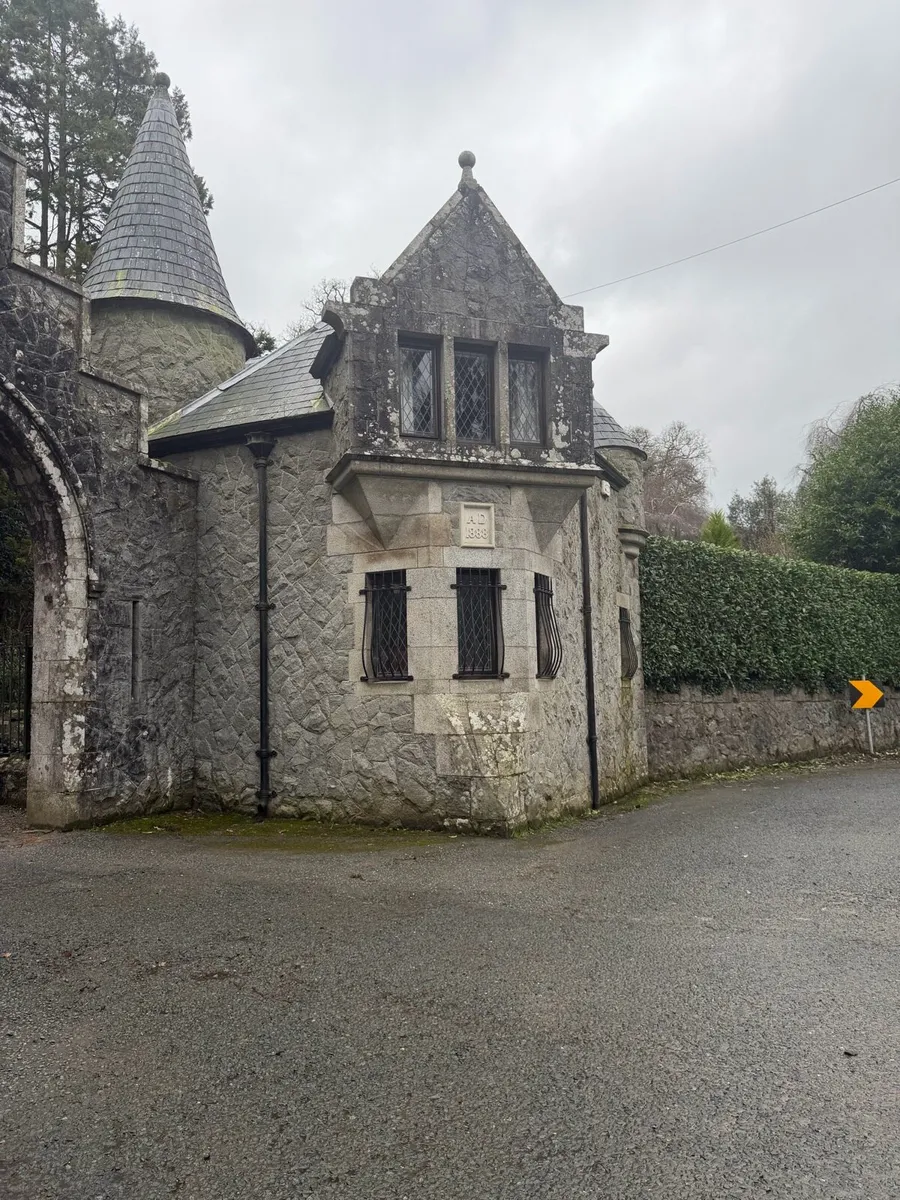 Gate house - Image 1