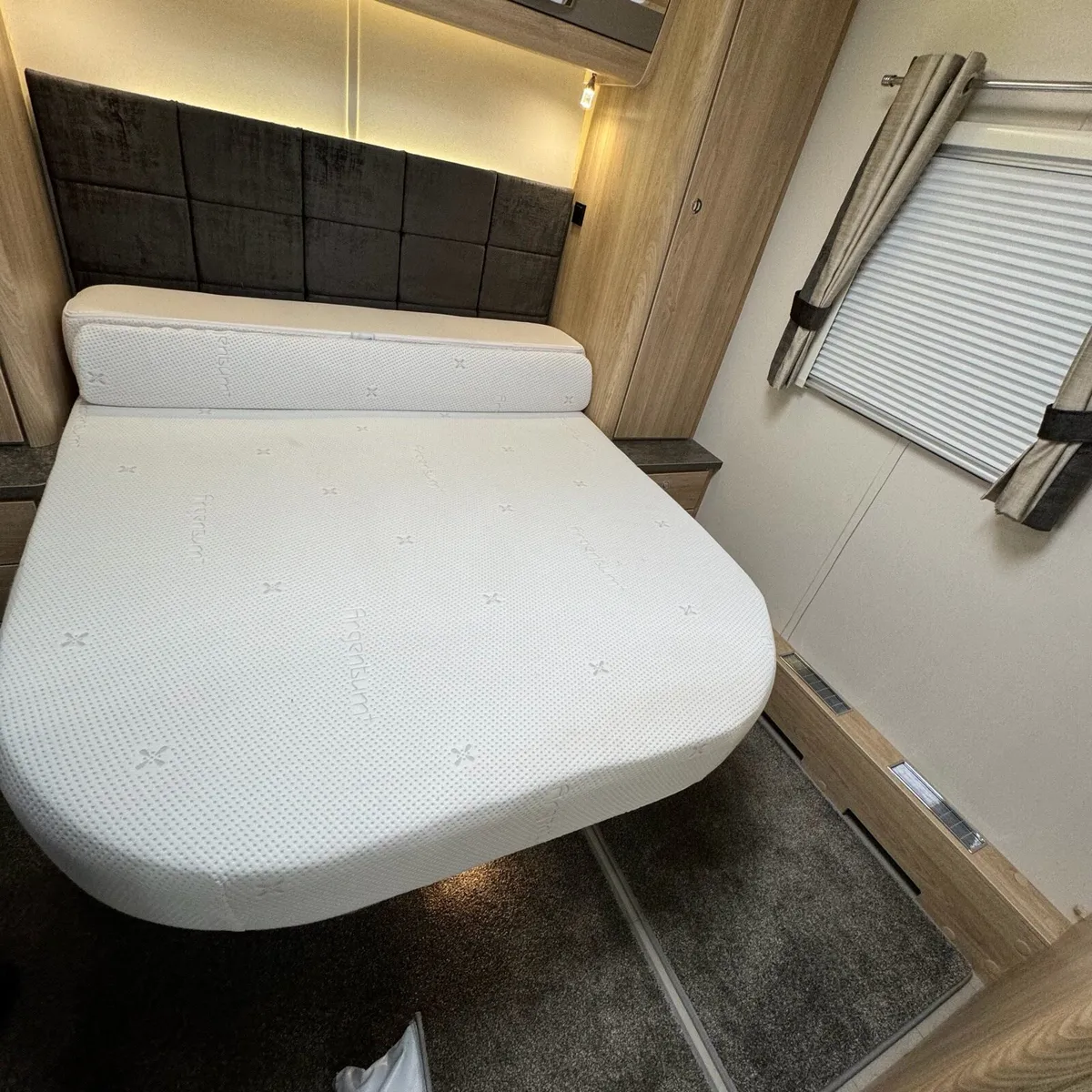 Spotless Elddis Crusader **Island Bed** Mover - Image 4